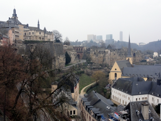 De gelijknamige hoofdstad Luxemburg.