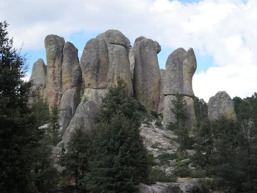 De bijzondere rotsformaties in Valle de los Monjes.