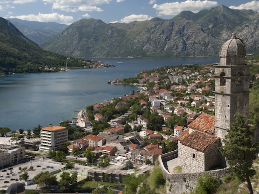 De Baai van Kotor met op de voorgrond het stadje Kotor.