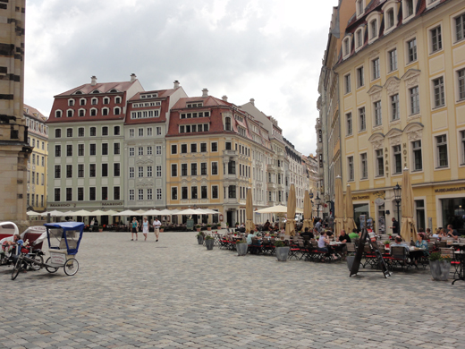 Terrassen aan de Neumarkt.