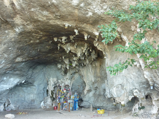 Een klein kapelletje op het strand. 