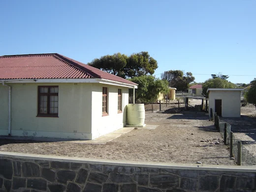 Voormalige arbeidershuisjes van de gevangenis.